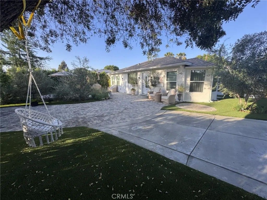 Photo of 524 S Astell Ave, West Covina, CA 91790 (MLS # DW25273634)