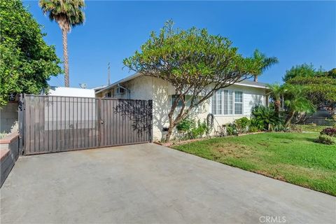 Tiny photo for 4003 Gangel Ave, Pico Rivera, CA 90660 (MLS # CV25245567)