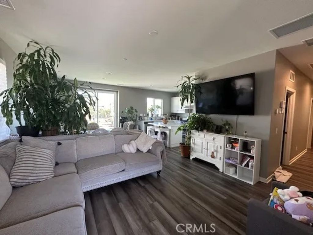 Photo of 563 Sunshow Court, Hemet, CA 92543 (MLS # IV26049765)