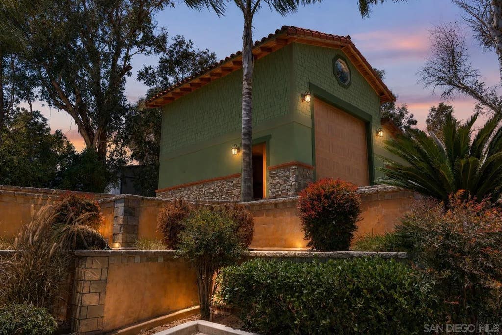 Photo of 3097 Green Heather Lane, Fallbrook, CA 92028 (MLS # 260003751)
