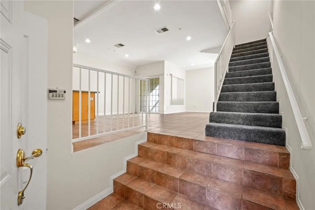 Photo of 1201 Viola Avenue #104, Glendale, CA 91202 (MLS # SR26086361)