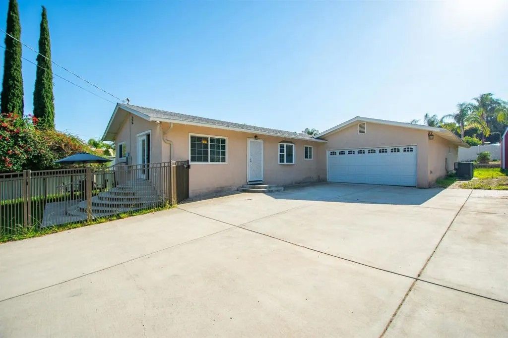 Photo of 177 Barhaven Lane, Fallbrook, CA 92028 (MLS # NDP2604541)