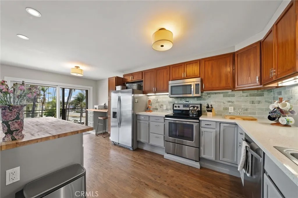 3819 East Livingston Drive 9