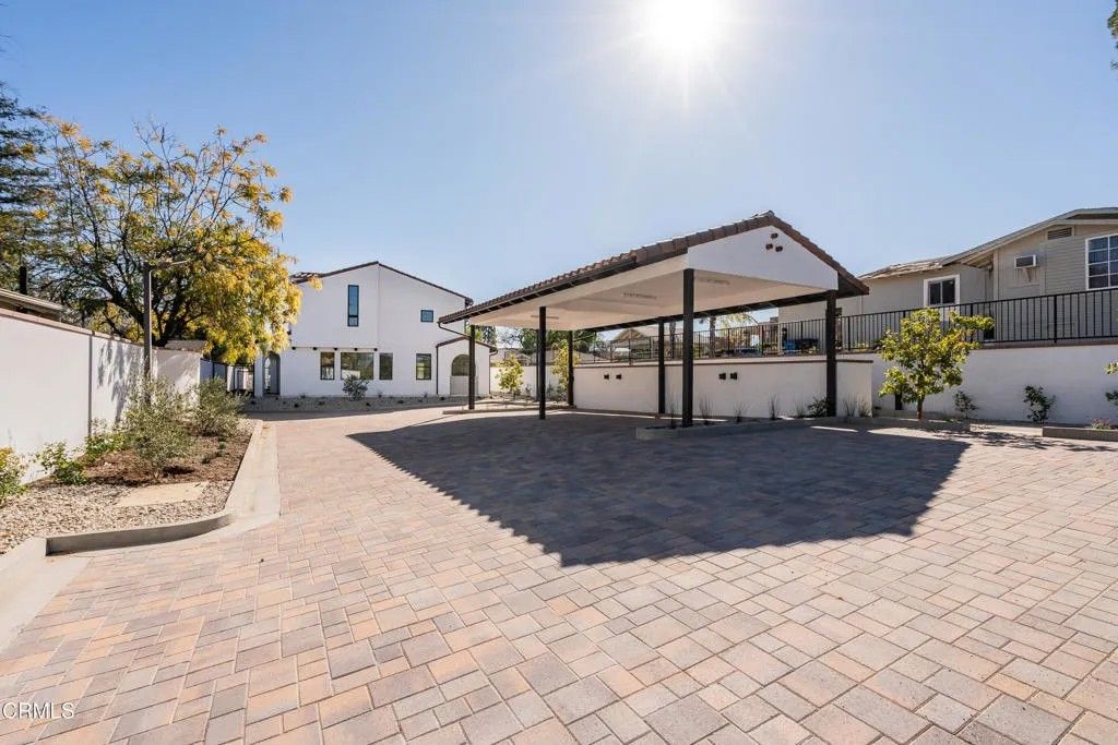 Photo of 136 N Oakview Drive #103, Thousand Oaks, CA 91362 (MLS # V1-36123)