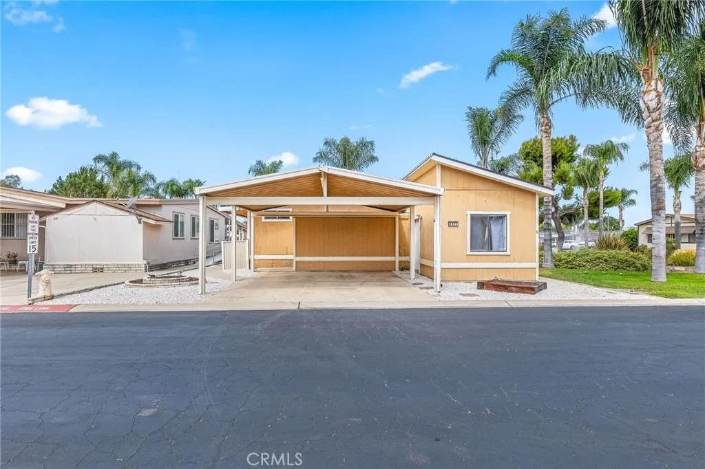 Photo of 1371 Bishop Dr, Hemet, CA 92545 (MLS # CV26175528)