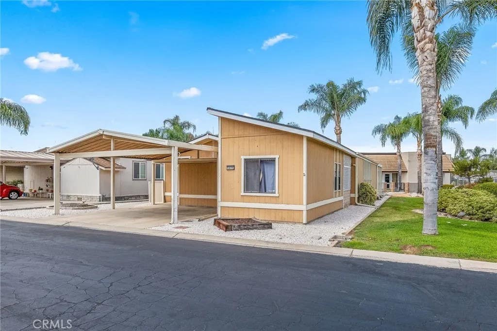 Photo of 1371 Bishop Dr, Hemet, CA 92545 (MLS # CV26175528)