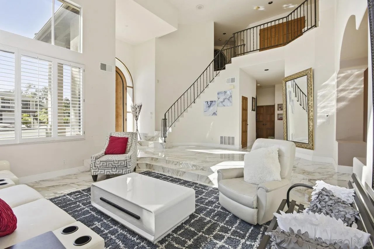 10405 White Birch Dr