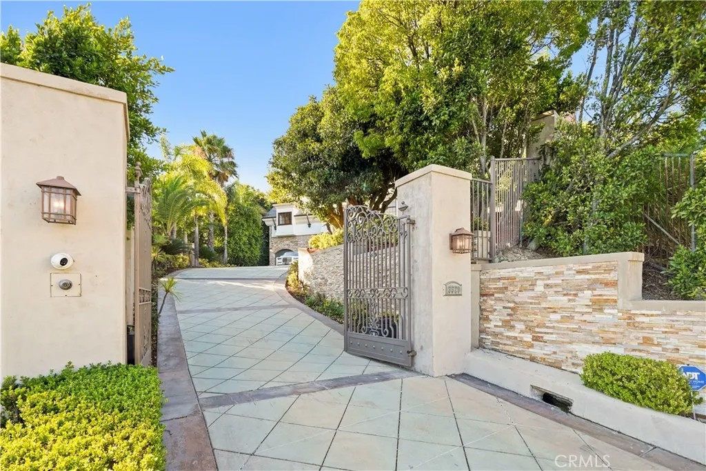 13320 Mulholland Drive