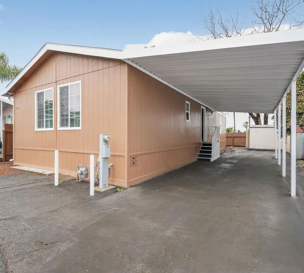 Photo of 220 Camino Corto #SPC 100, Vista, CA 92083 (MLS # 260003535)