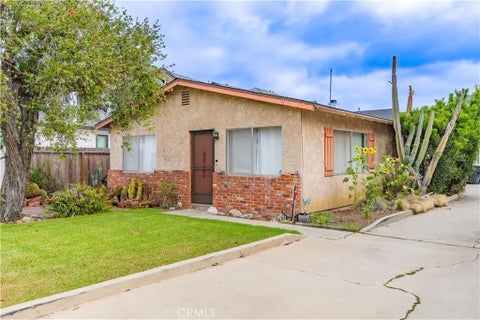 Photo of 218 E 16th ST, Costa Mesa, CA 92627 (MLS # OC26205781)