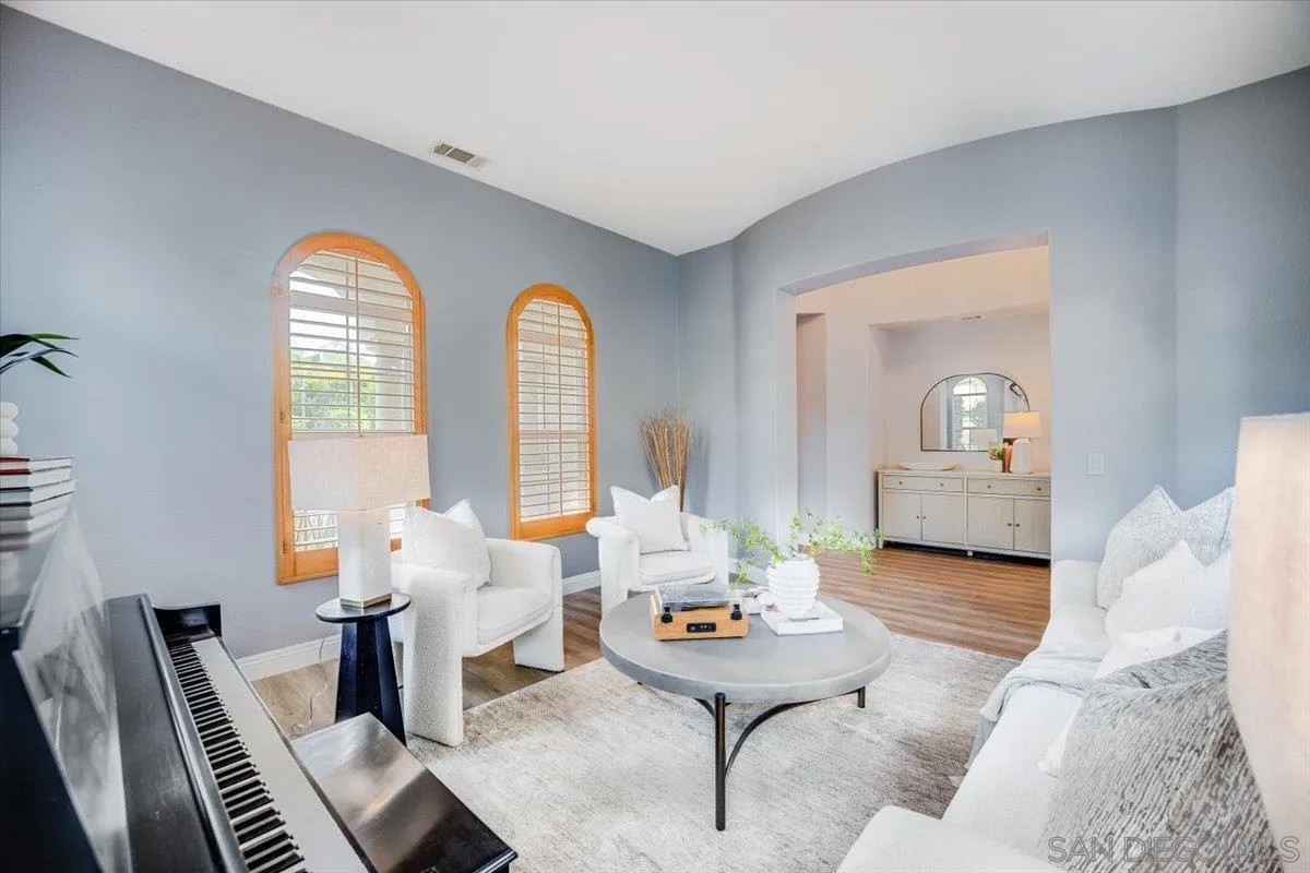 3272 Avenida La Cima