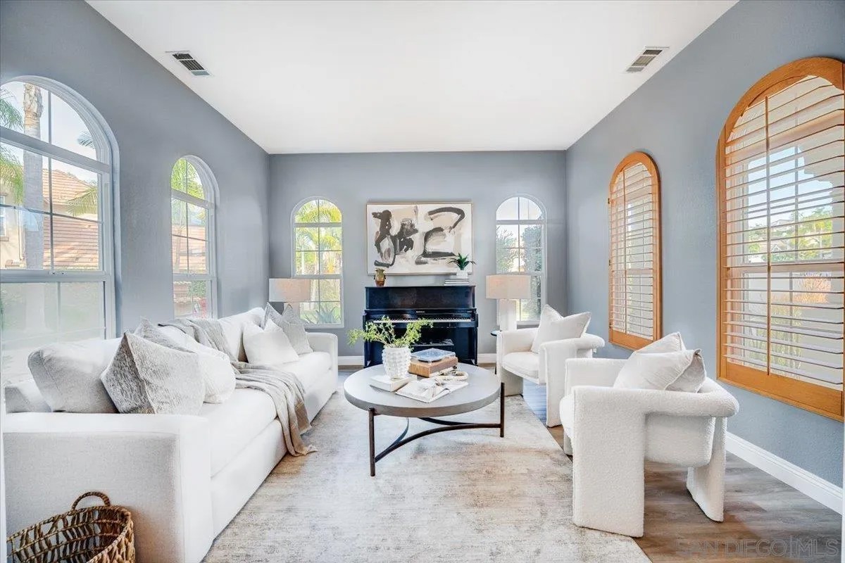 3272 Avenida La Cima