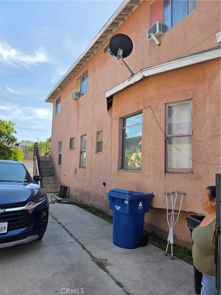 1236 W 24th