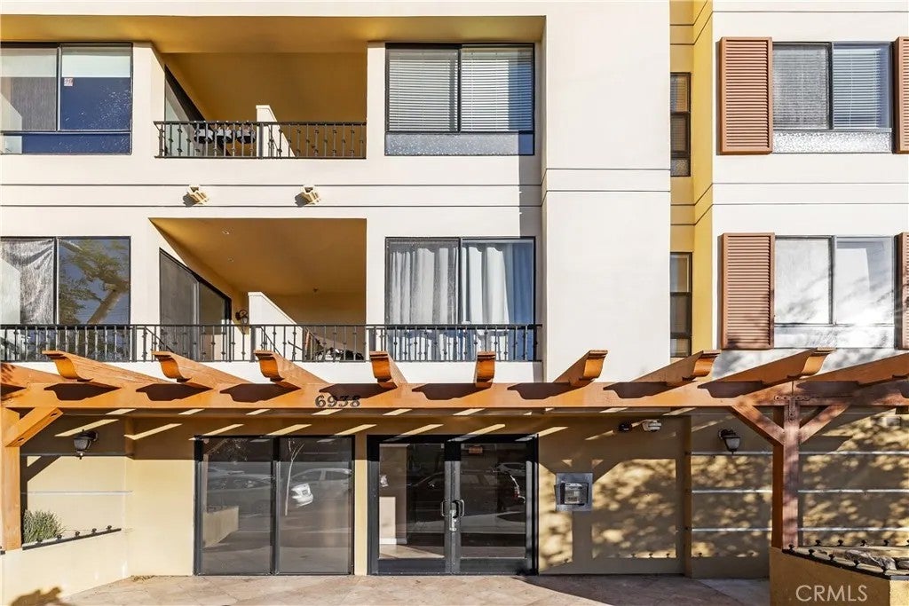 6938 Laurel Canyon Blvd 304