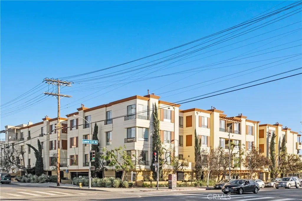6938 Laurel Canyon Blvd 304