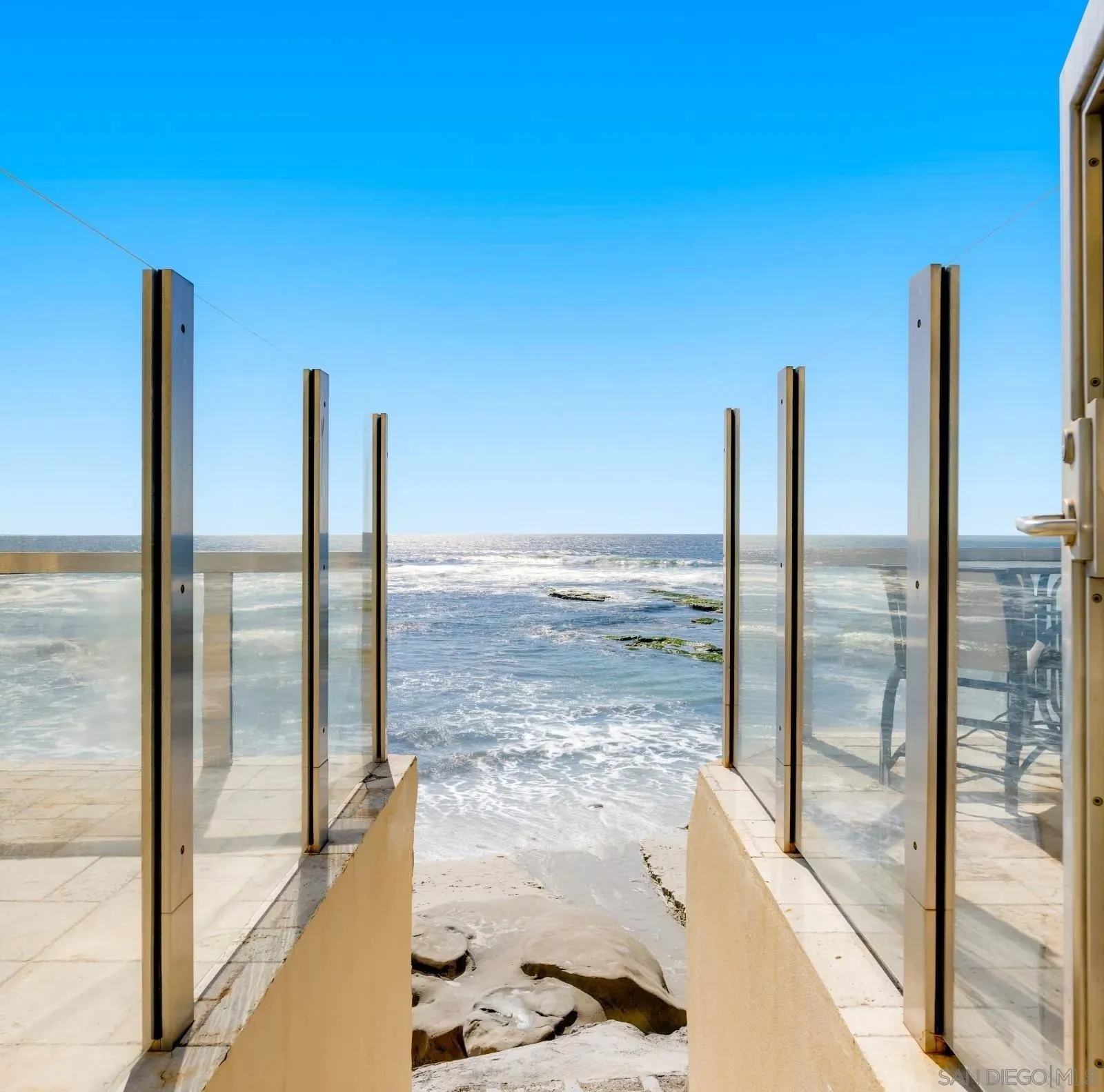 La Jolla, California 92037, United States, 3 Bedrooms Bedrooms, ,3 BathroomsBathrooms,Residential,Active,239498