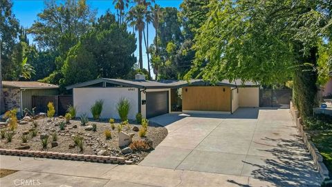 Photo of 4941 Rigoletto Street, Woodland Hills, CA 91364 (MLS # SR26059448)