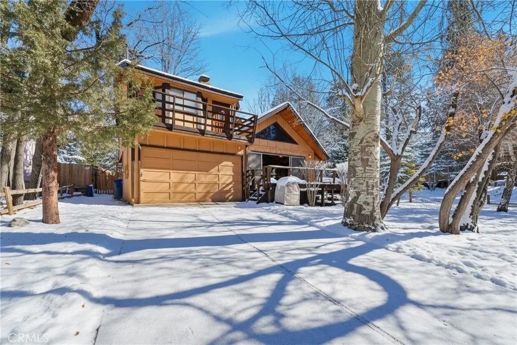 Photo of 901 Tehama Dr, Big Bear Lake, CA 92315 (MLS # SW25276804)