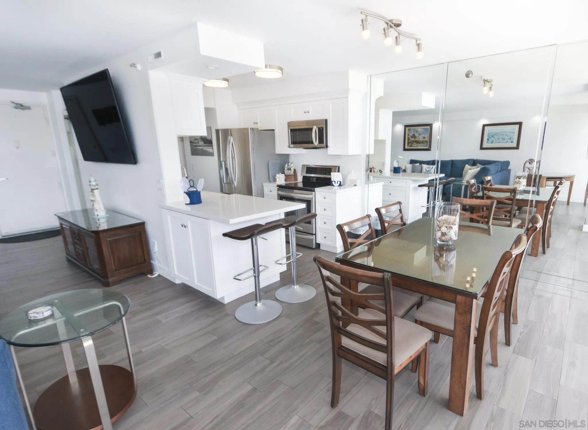 1710 Avenida Del Mundo 105