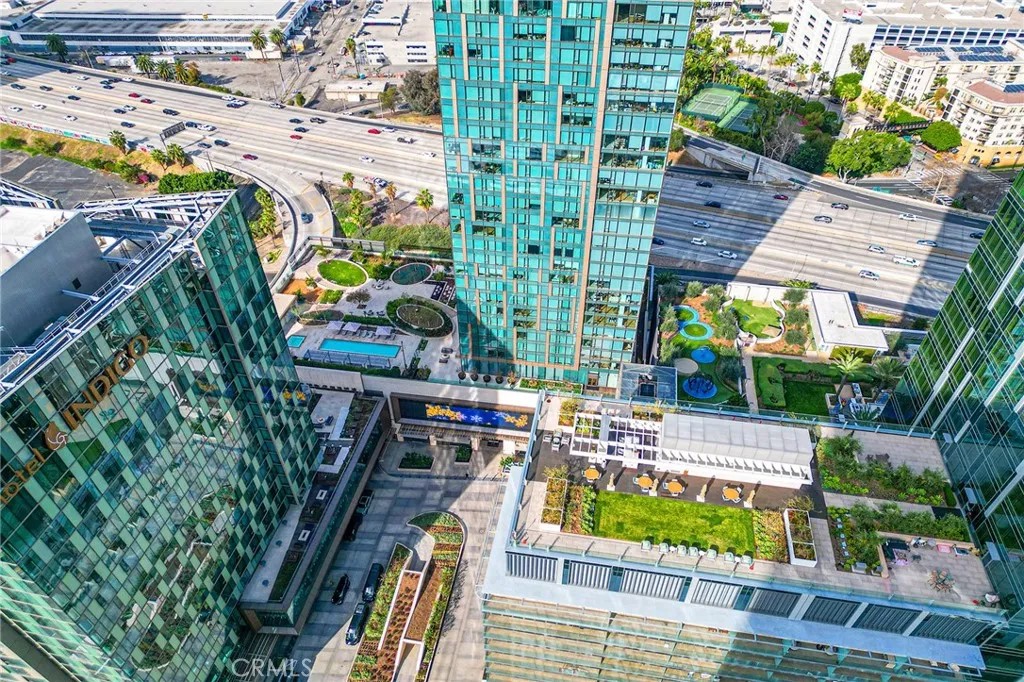 889 Francisco Street 3205