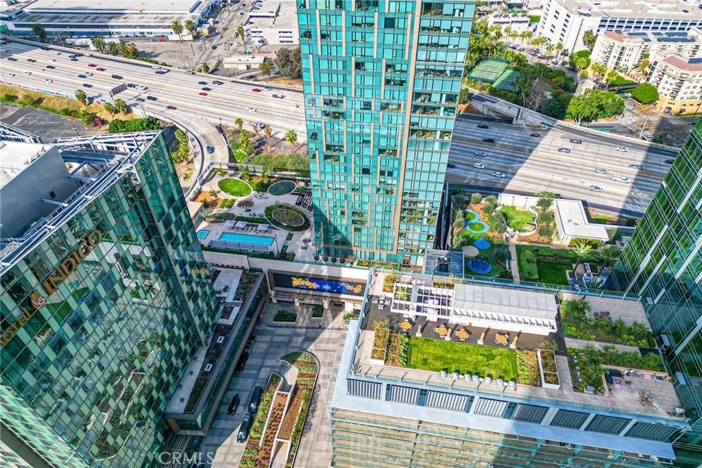 Photo of 889 Francisco Street #3205, Los Angeles, CA 90017 (MLS # AR26023460)