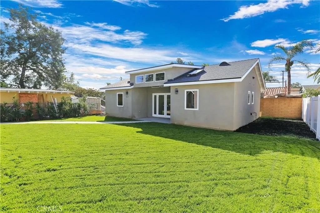 Photo of 552 N Cambridge St, Orange, CA 92867 (MLS # PW26020835)