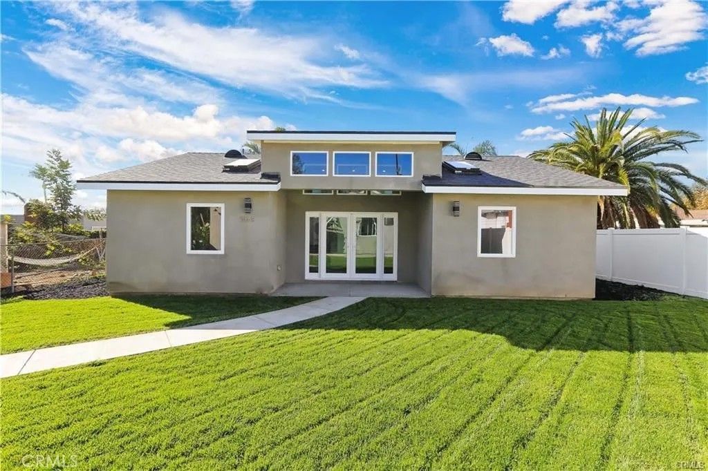 Photo of 552 N Cambridge St, Orange, CA 92867 (MLS # PW26020835)