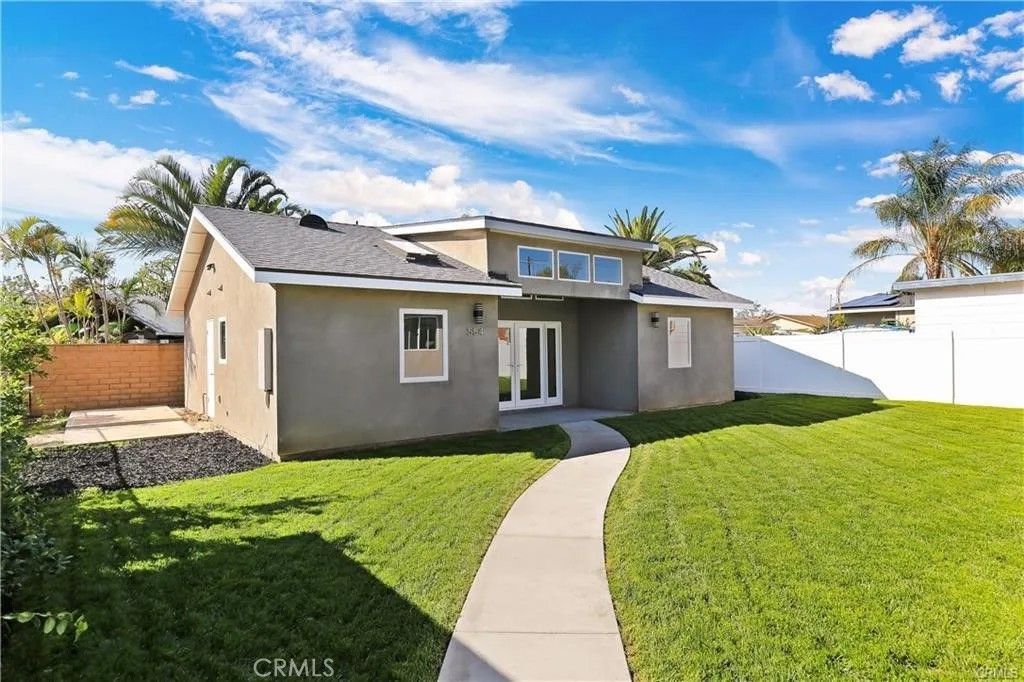 Photo of 552 N Cambridge St, Orange, CA 92867 (MLS # PW26020835)
