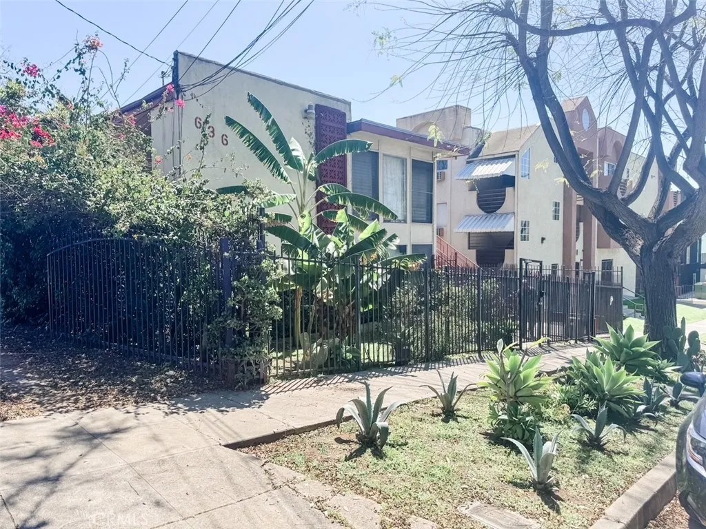 636 Robinson Street