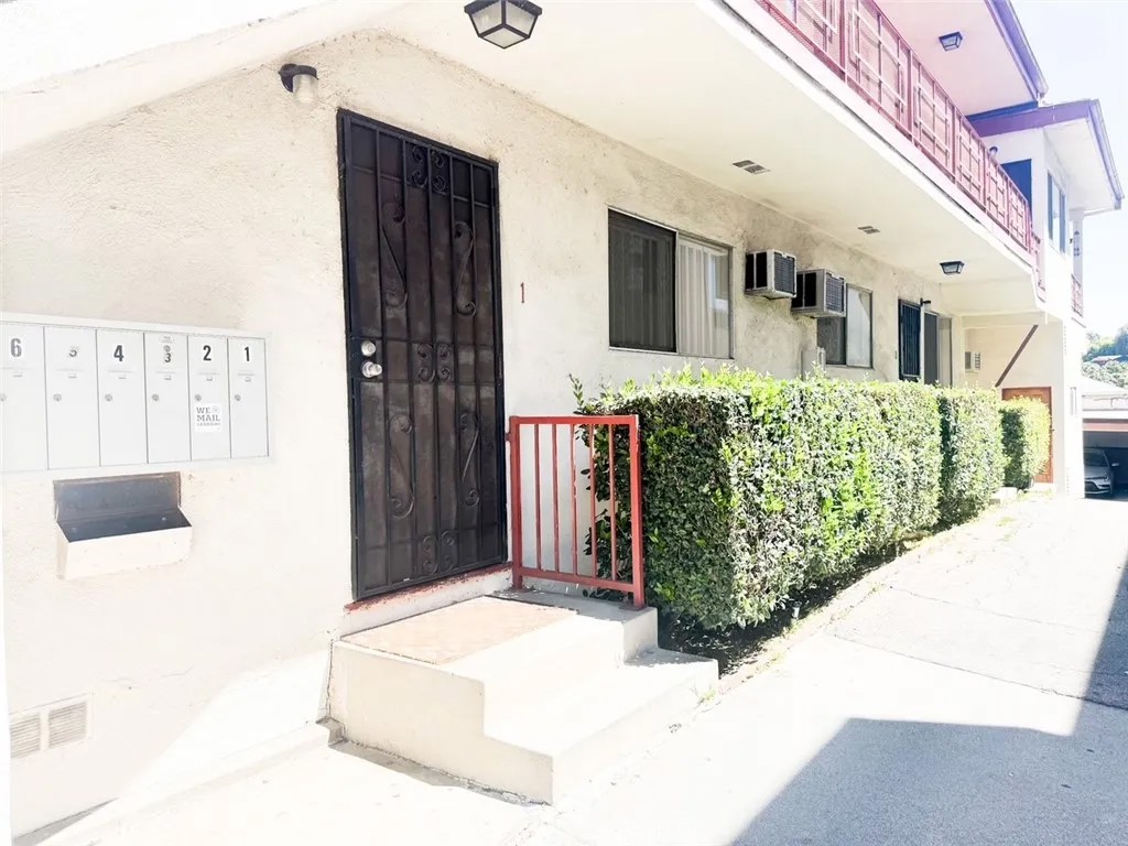 636 Robinson Street