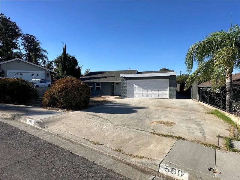 560 W 10th Street