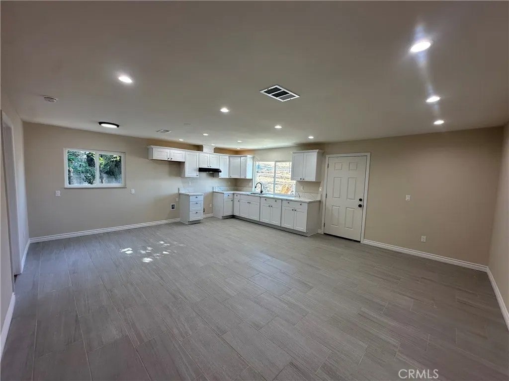 560 W 10th Street