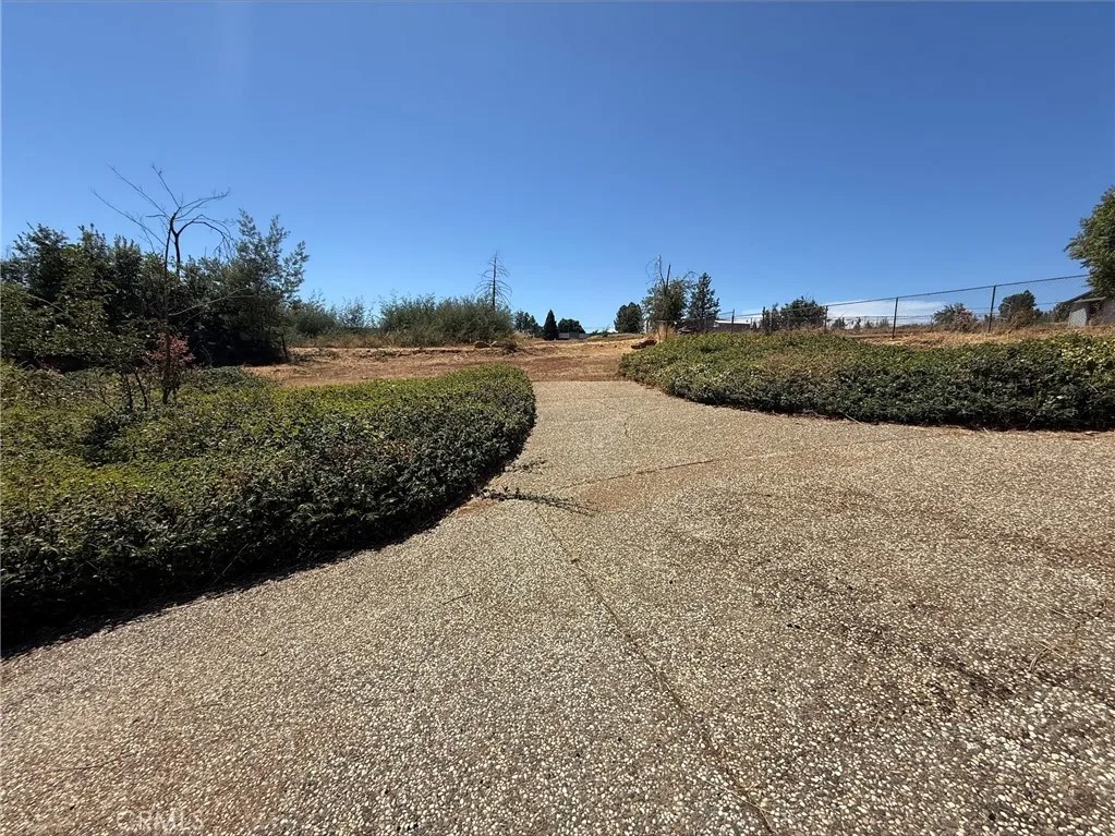 5825 Golden Oaks