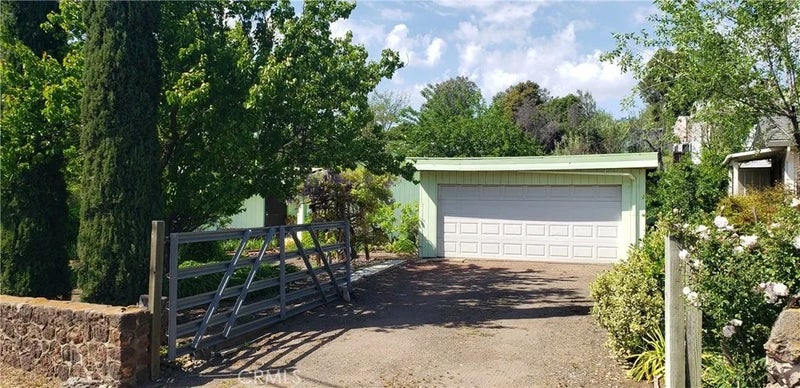14002 Lakeshore Drive