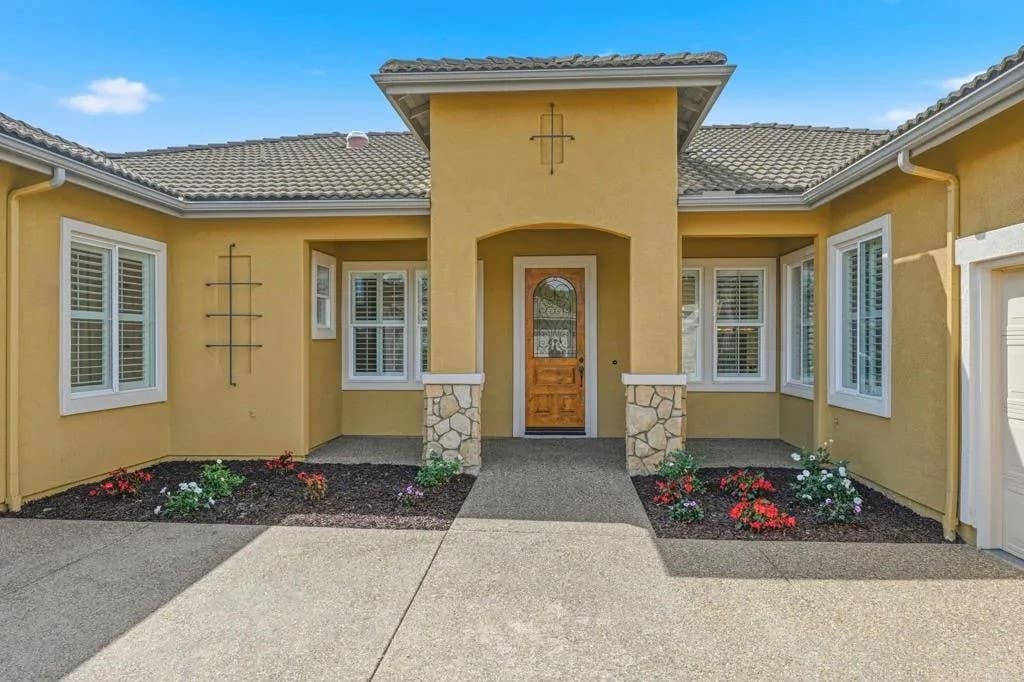 Photo of 363 Melbourne Glen, Escondido, CA 92026 (MLS # NDP2606864)