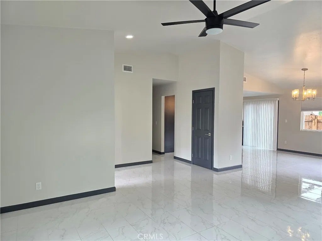 Photo of 827 Willow Tree LN, Fallbrook, CA 92028 (MLS # SW26207348)