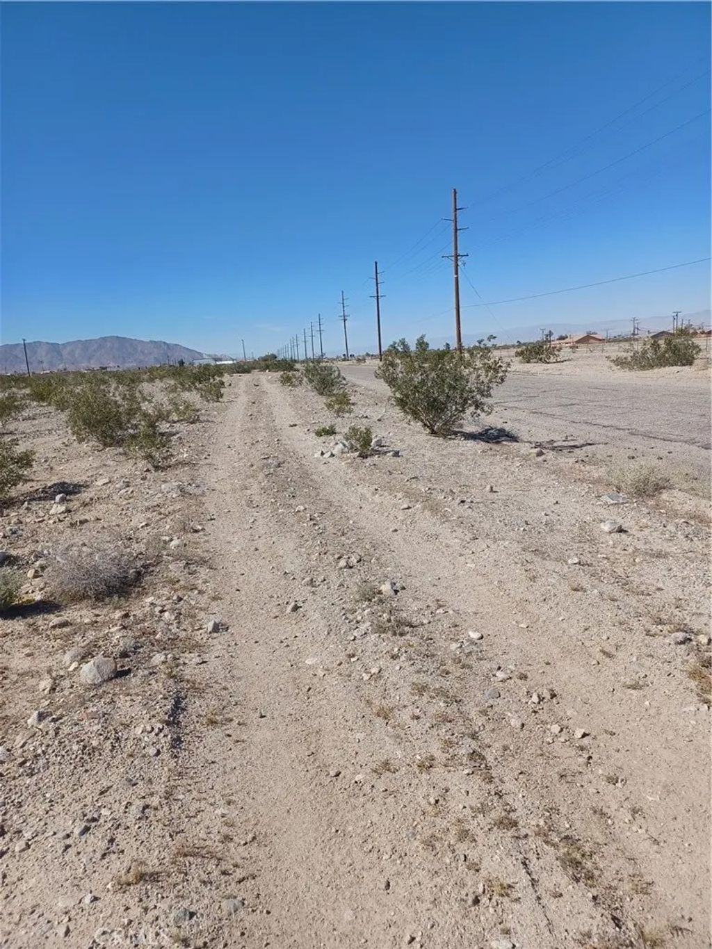 Photo of 1322 Bel Air Ave, Thermal, CA 92274 (MLS # CV26062628)