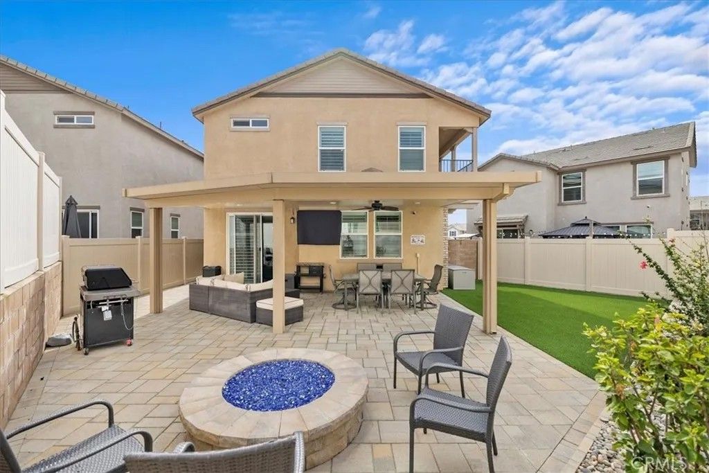 Photo of 1647 Purple Heart Pl, Upland, CA 91784 (MLS # CV26031708)