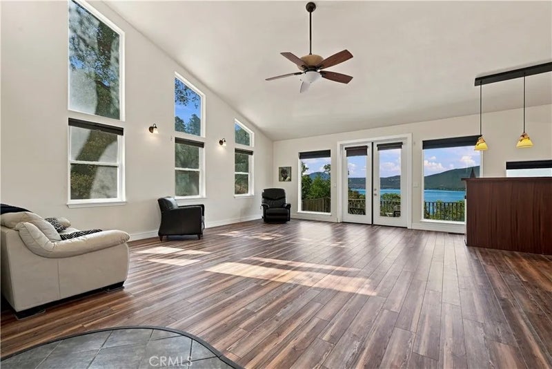 10737 Crestview