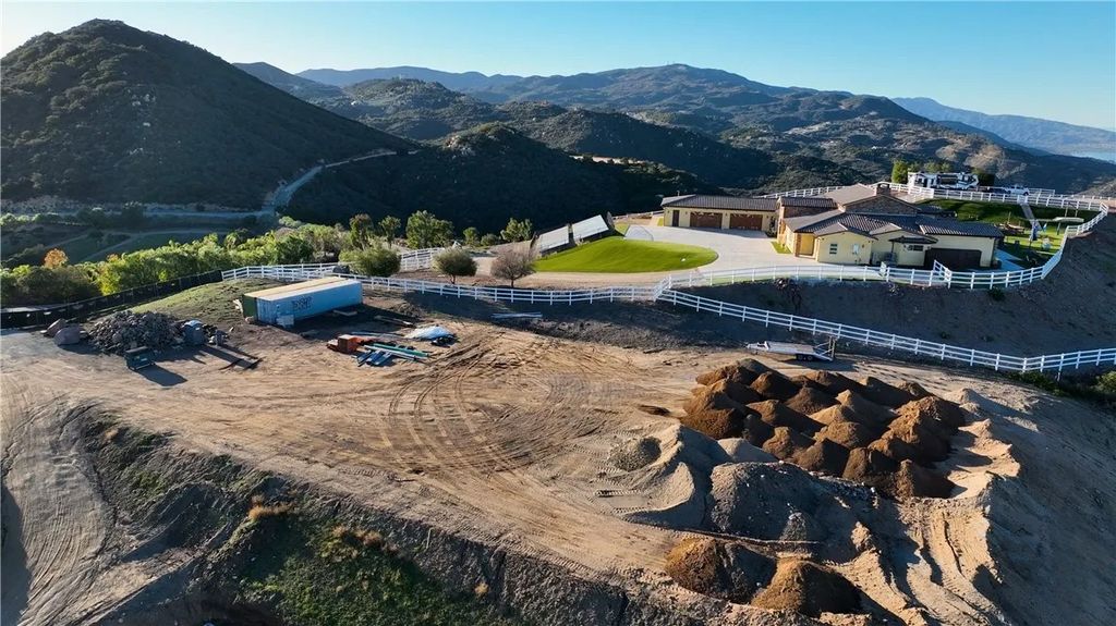 Photo of 37553 Via Vista Grande, Murrieta, CA 92562 (MLS # SW25273564)