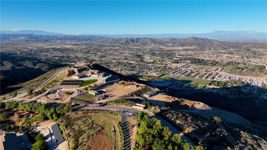 Photo of 37553 Via Vista Grande, Murrieta, CA 92562 (MLS # SW25273564)