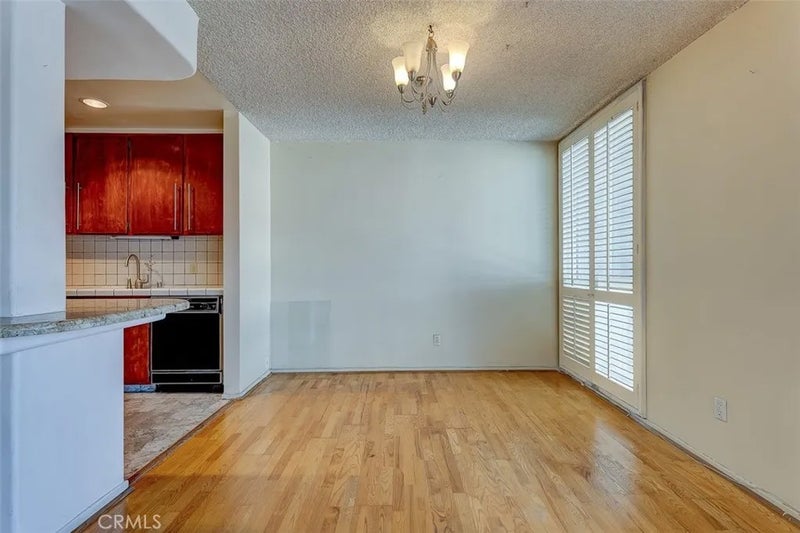5454 Zelzah Avenue 215