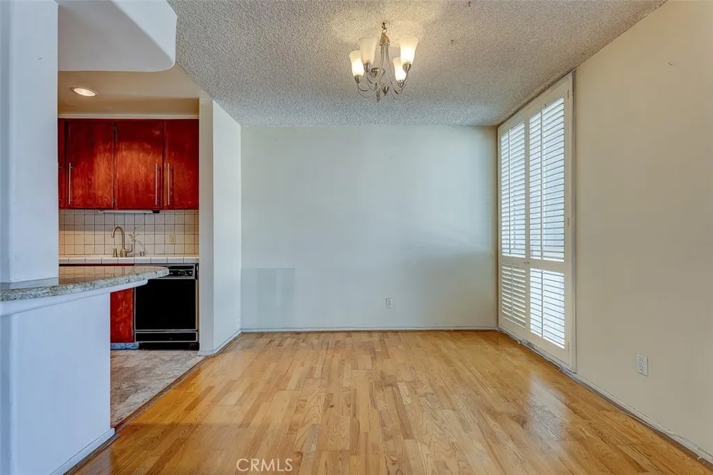 5454 Zelzah Avenue 215