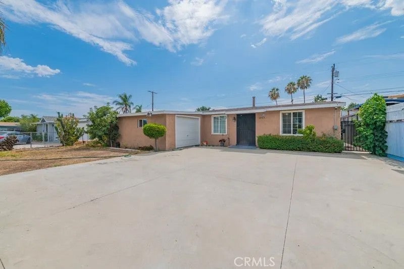 443 N Begonia