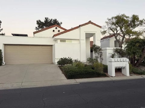 Photo of 4712 Cordoba Way, Oceanside, CA 92056 (MLS # NDP2609625)