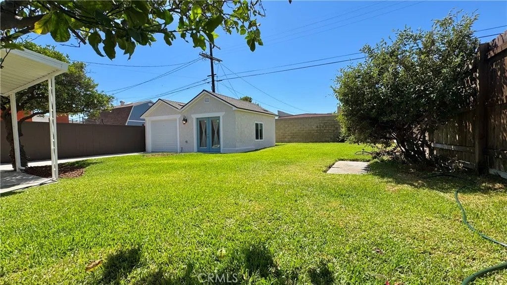 2413 S Victoria