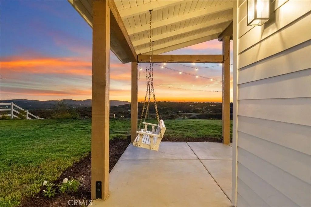 Photo of 41950 Calle La Escondida, Temecula, CA 92592 (MLS # SW26001801)