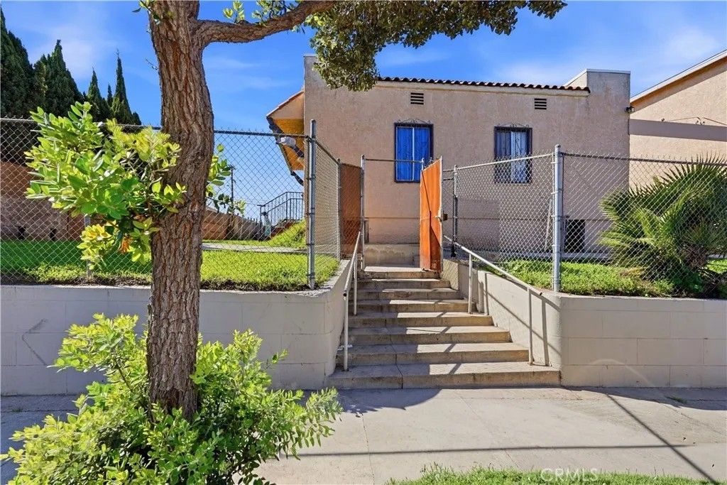 Photo of 11143 Van Buren Ave, Los Angeles, CA 90044 (MLS # SR26036537)