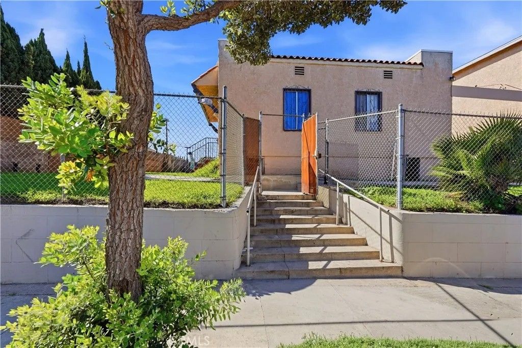 Photo of 11143 Van Buren Ave, Los Angeles, CA 90044 (MLS # SR26036537)