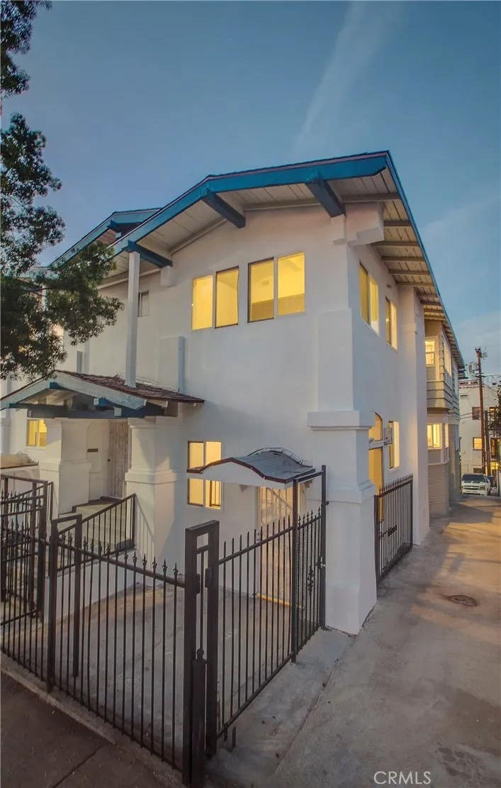 Photo of 2765 W 8th ST, Los Angeles, CA 90005 (MLS # PW26175998)